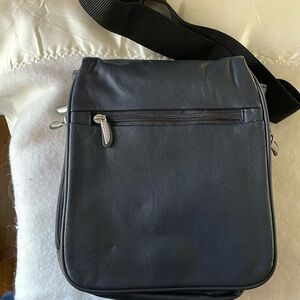 Travelon Navy blue leather crossbody